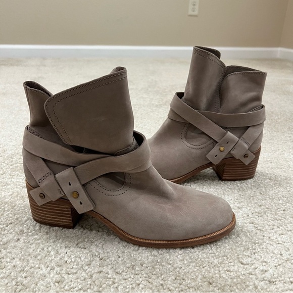 Ugg Australia Women Elora Sahara Gray Suede Ankle Boots Booties Sz 9.5 1019148, - Picture 2 of 16